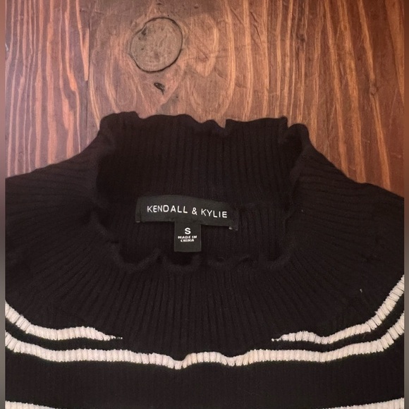 KENDALL & KYLIE Black and White Striped Long Sleeve baby tee mock turtleneck - Picture 3 of 3